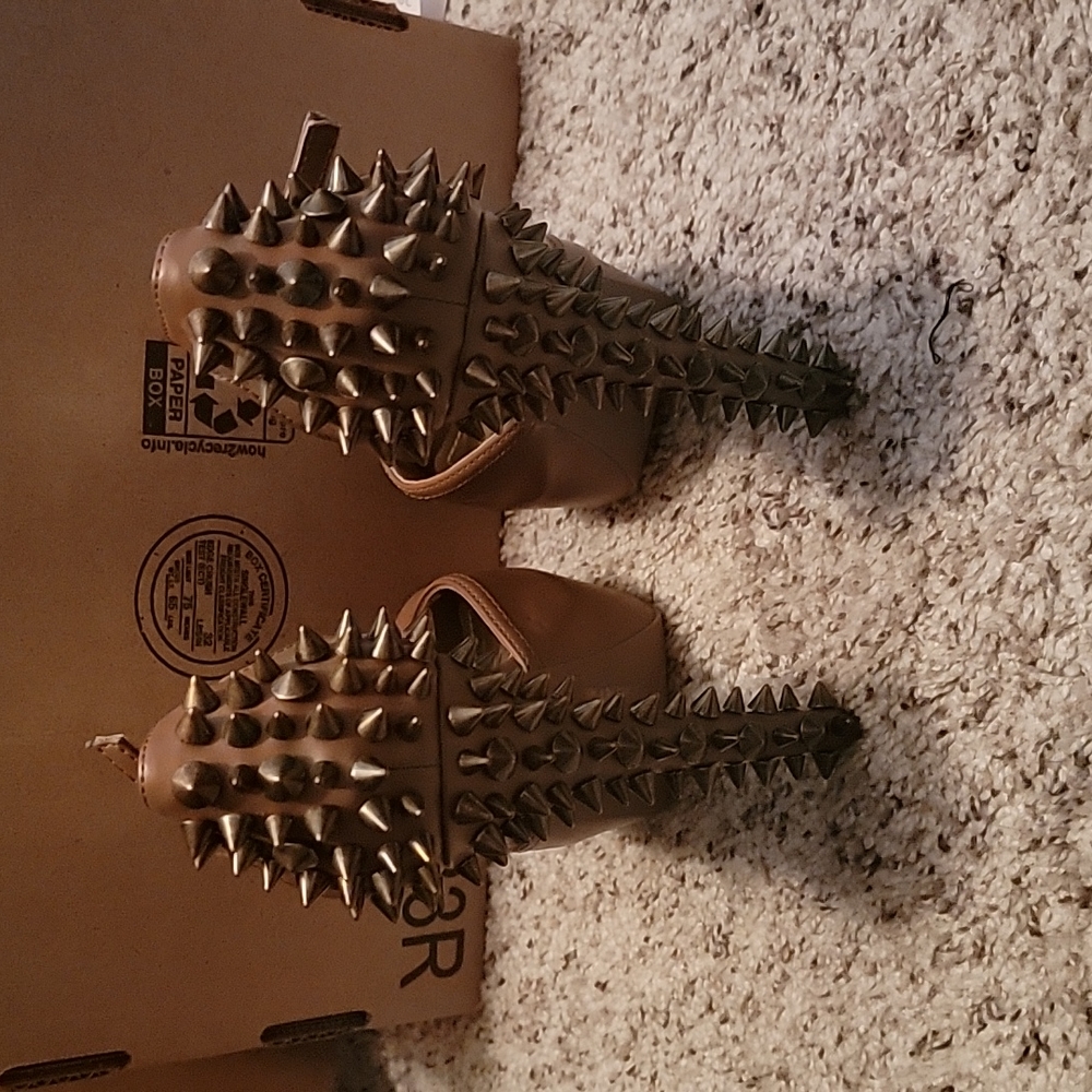 Shoes - Picture 3 of 4